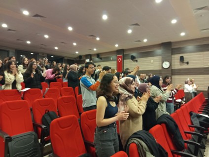 Kahkaha yogası etkinliği düzenlendi.