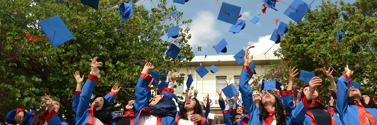 Fakültemizde Mezuniyet Coşkusu
