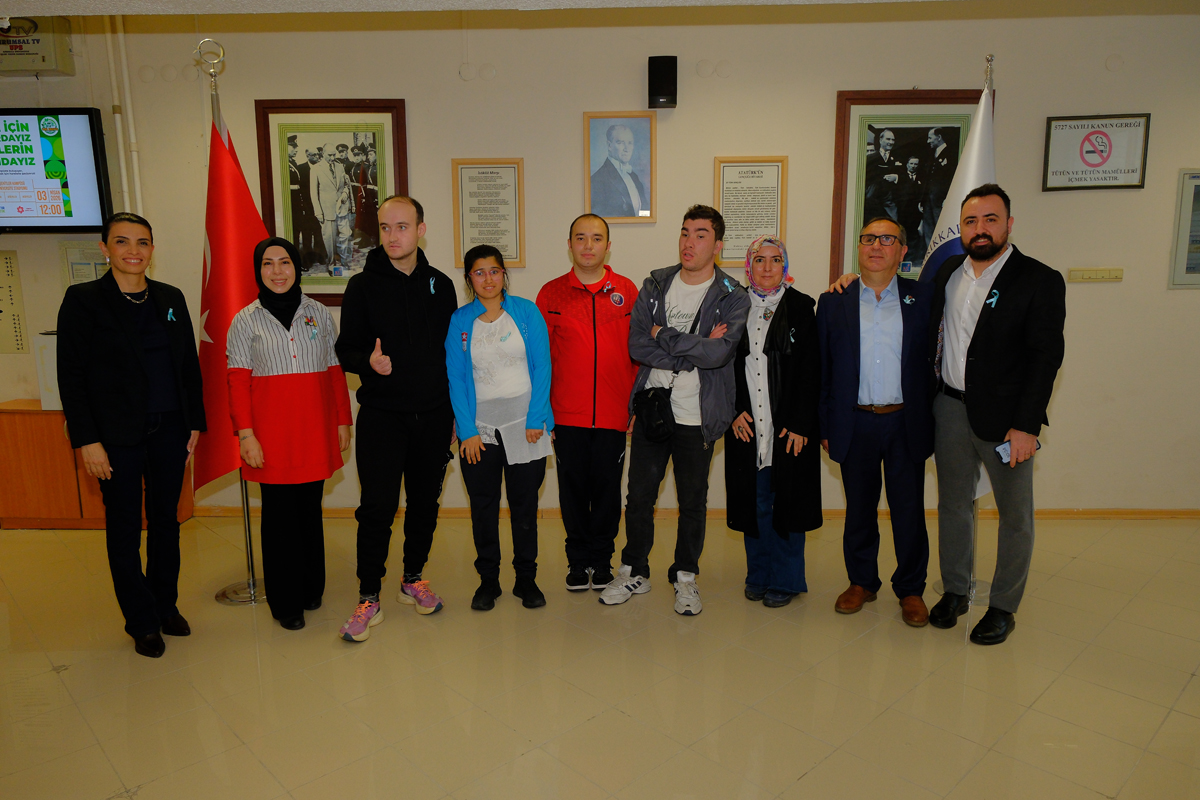 Üniversitemizde Otizm Farkındalığı: Mavi Kurdeleyle Tek Yürek