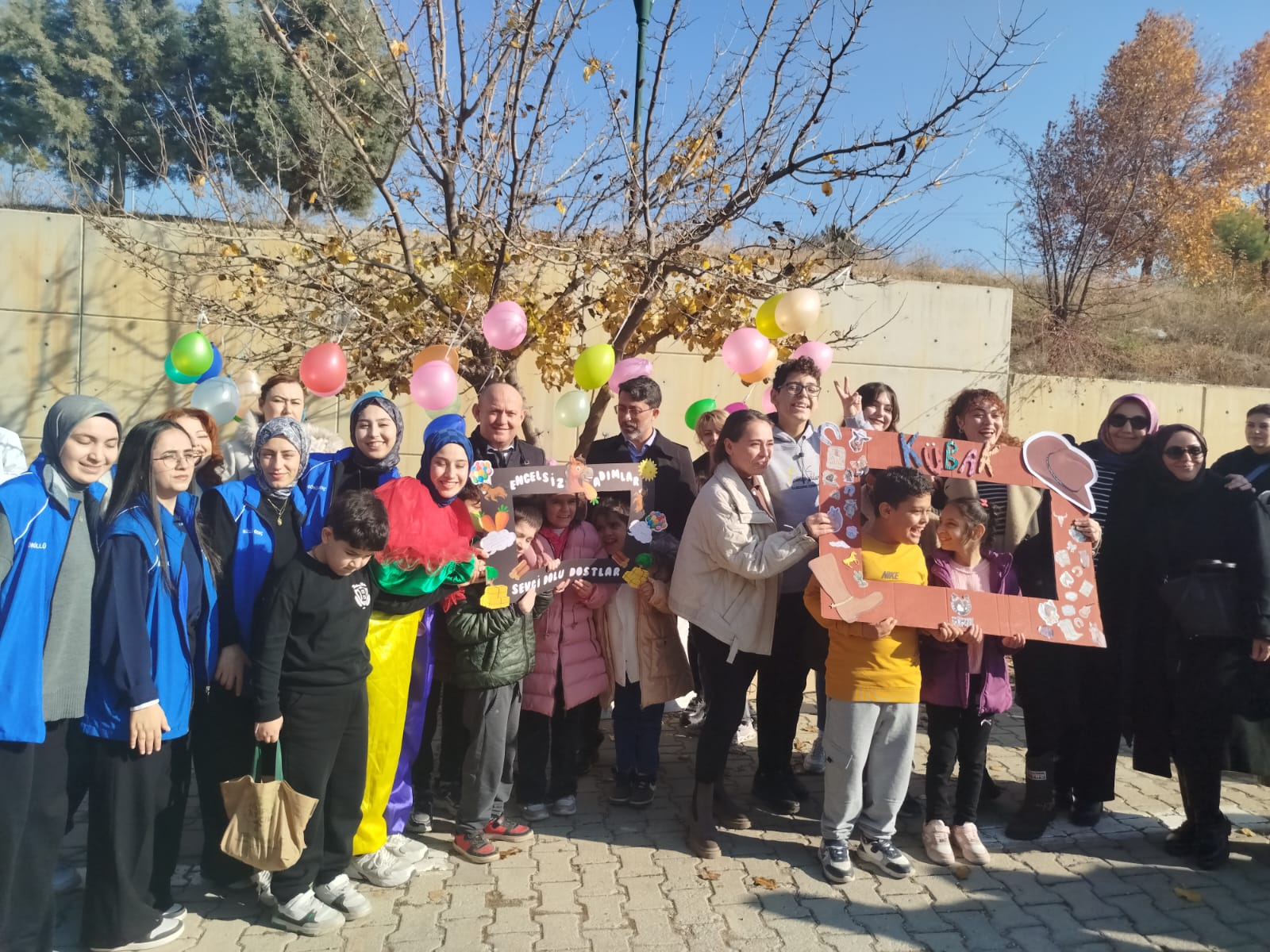 ENGELSİZ ADIMLAR, SEVGİ DOLU DOSTLAR