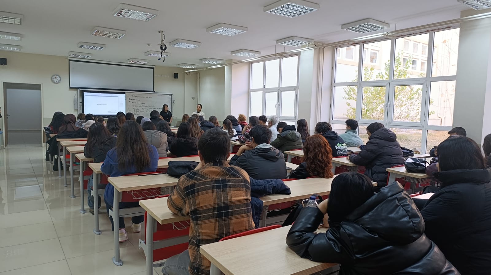 Yabancı Diller Yüksekokulu Öğrencilerinden 3 Aralık Dünya Engelliler Günü’ne Özel Anlamlı Farkındalık