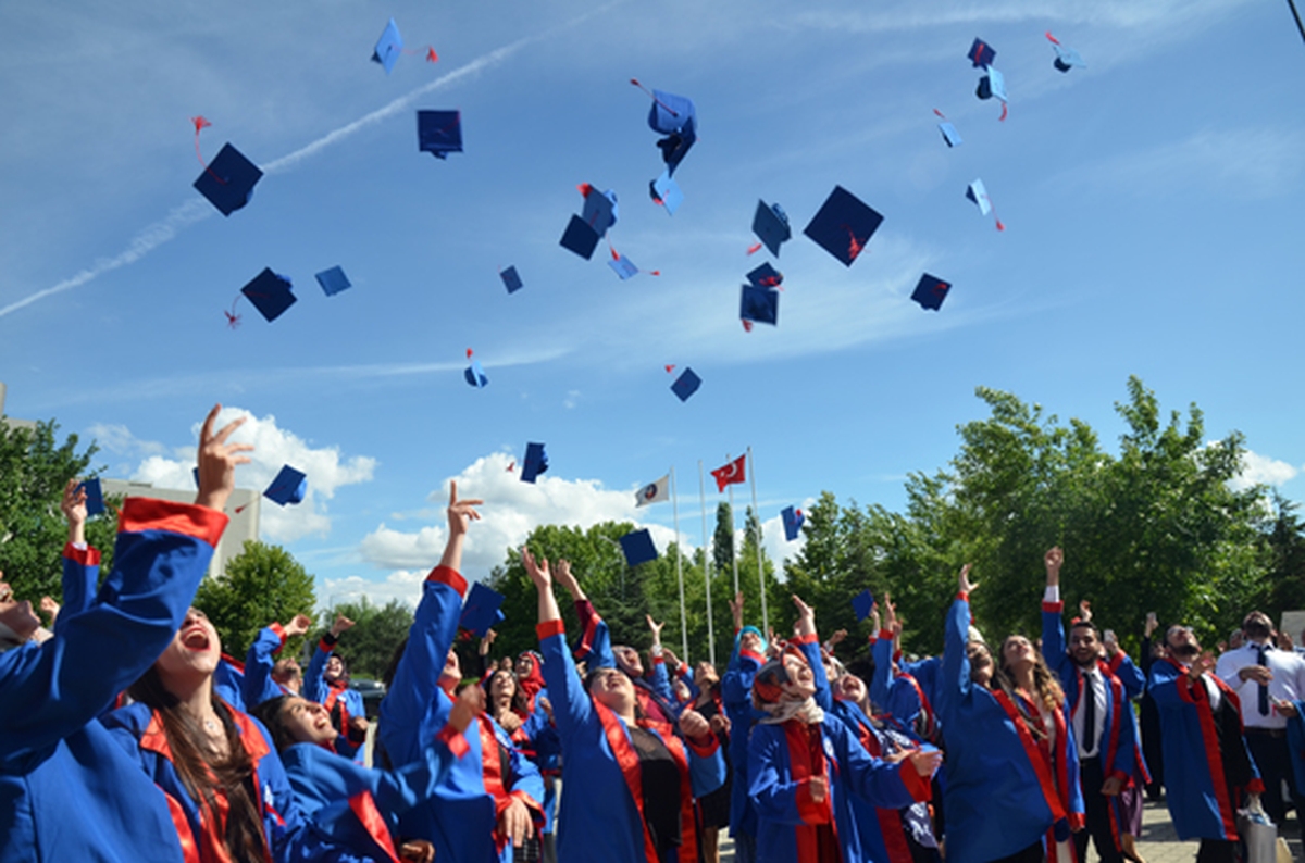 KIRIKKALE ÜNİVERSİTESİ MEZUNİYET TÖRENİ YAPILMIŞTIR