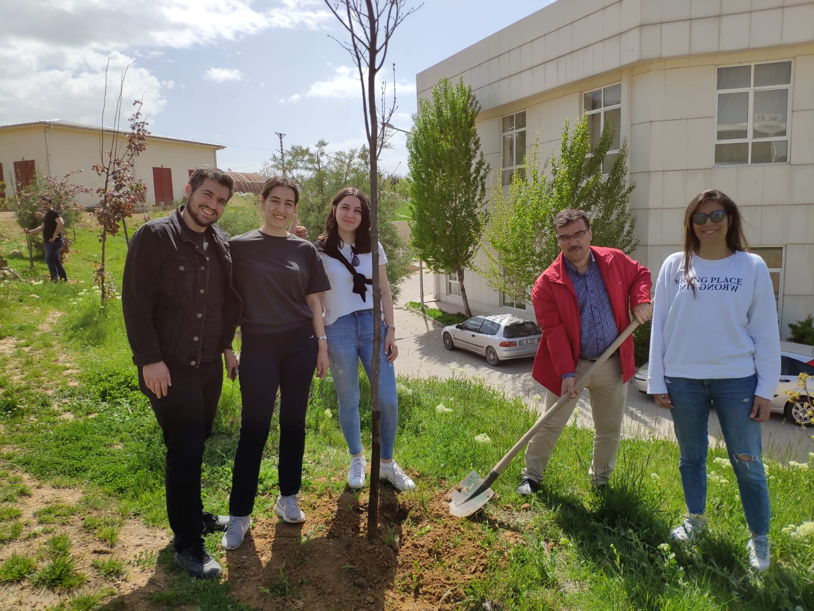 Veteriner Fakültemizde Prof. Dr. Fuat Sezgin Anısına Ağaç Dikme Etkinliği Yapıldı