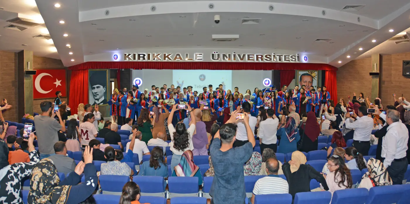 Meslek Yüksekokulumuzun Mezuniyet Çoşkusu