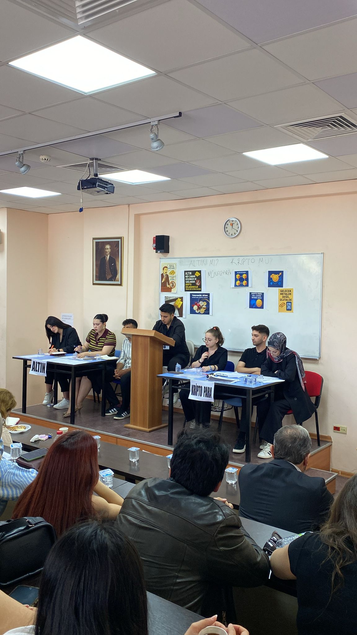 Geleceğin Ekonomistleri Yarışıyor: Kripto Para mı, Altın mı?”(İİBF)