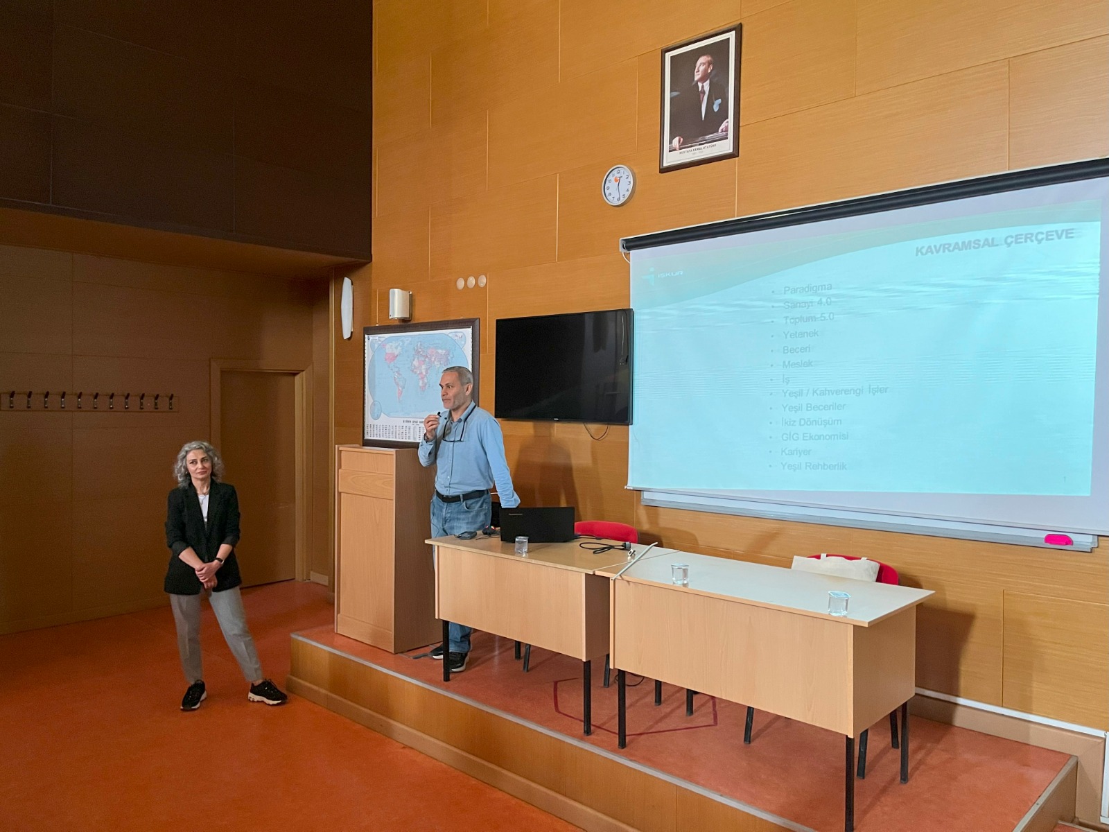 BESST-İVAL’25 Kapsamında “Kariyer Gelişiminde Yeni Yaklaşımlar” Konulu Konferans Gerçekleştirildi (İİBF)