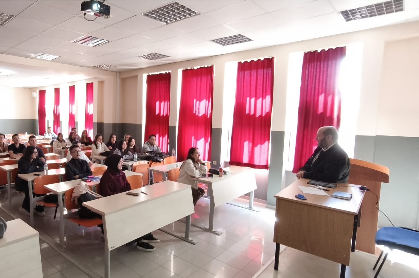 Akreditasyon Süreci Öğrenci Bilgilendirme Toplantısı Gerçekleştirildi (İİBF)