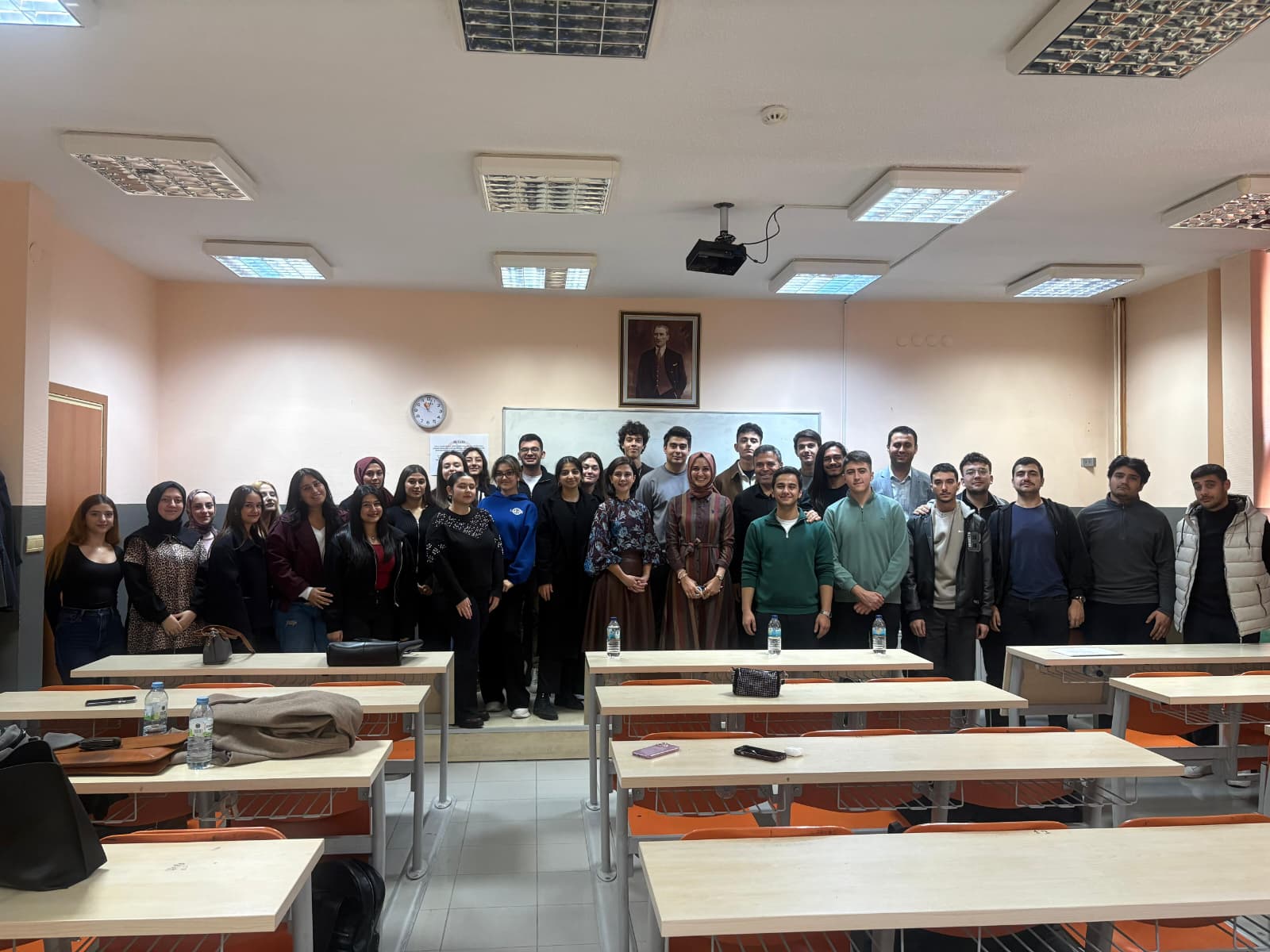 Fakültemiz Maliye Bölümü tarafından Maliye Öğrencilerine Yönelik Kırıkkale Defterdarlığı Gelir Uzmanları tarafından vergi farkındalığı Semineri Verildi (İİBF)