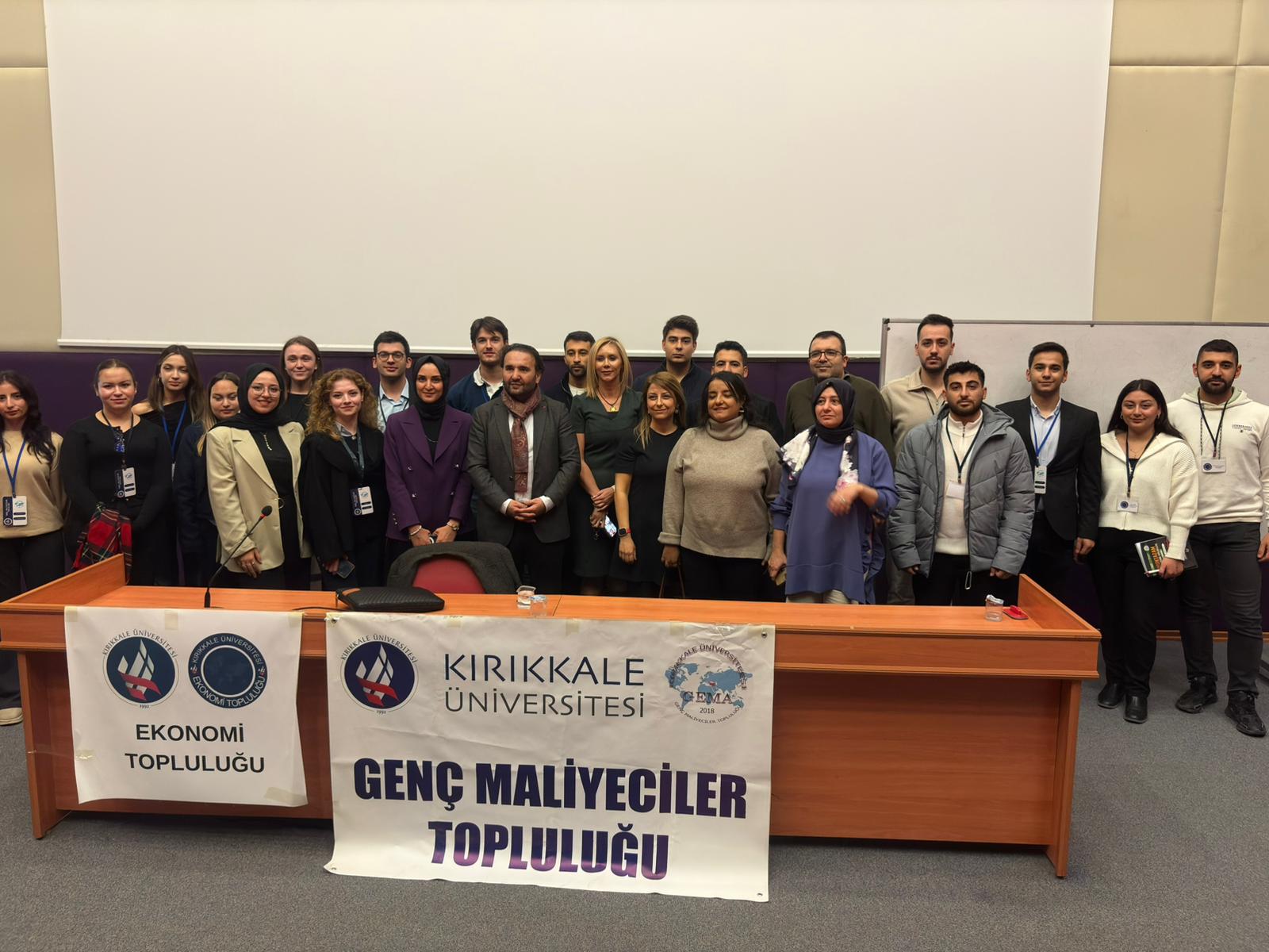 İİBF’den Bürokrasiye: Kamuda Kariyer Sınavlarına Hazırlık Konulu Konferans Düzenlendi (İİBF)