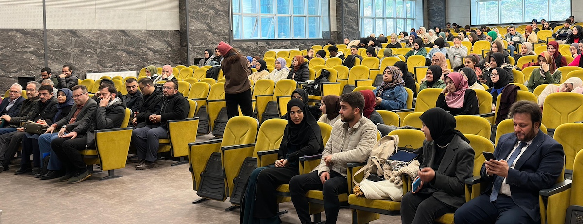 Türkiye Cumhuriyeti’nin Kuruluşunun 100. Yıl Dönümü Vesilesiyle Fakültemiz ve İlahiyat Topluluğu İşbirliği ile ”Cumhuriyet İlk Yüzyılında Türkiye’de İlahiyat Tecrübesi” Konulu Konferans Gerçekleştirildi