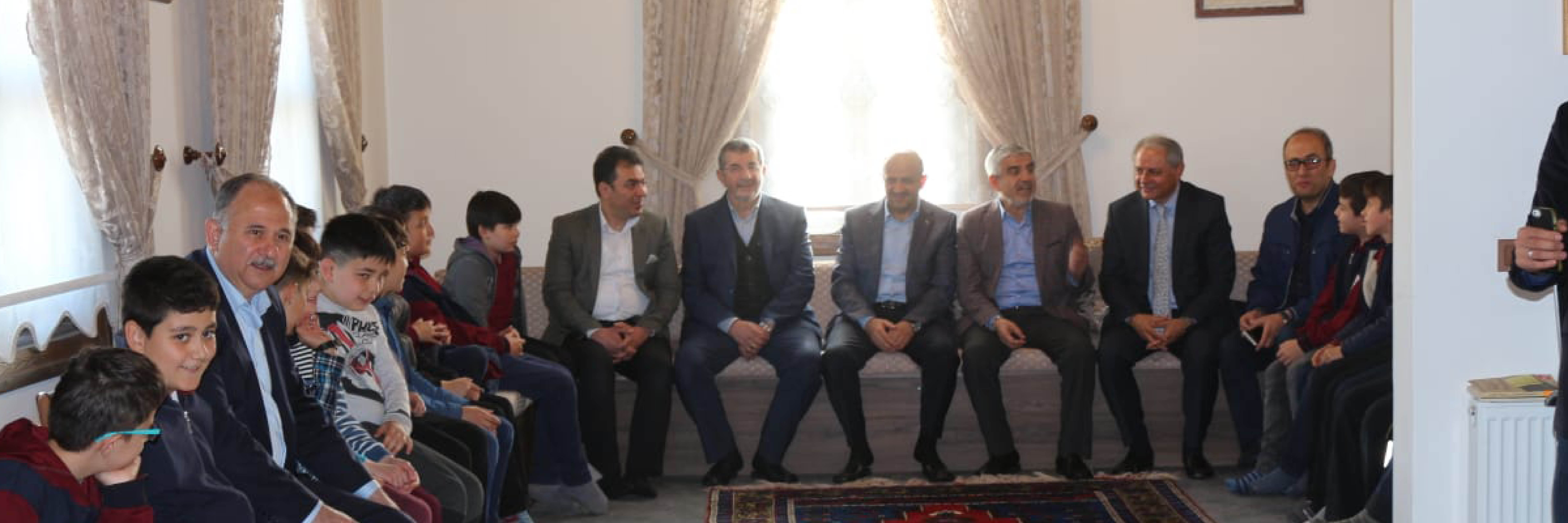 Dekanımız Prof. Dr. Eyüp BAŞ, Başbakan Yardımcımız Fikri IŞIK İle Birlikte İmam-Hatip Öğrencileri İle Buluştu