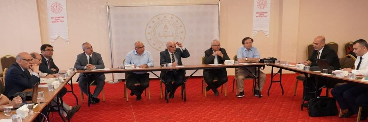 Dekanımız Prof. Dr. Mevlüt ERTEN Din Öğretimi Genel Müdürlüğü Tarafından Gerçekleştirilen Çalıştaya Katılmışlardır