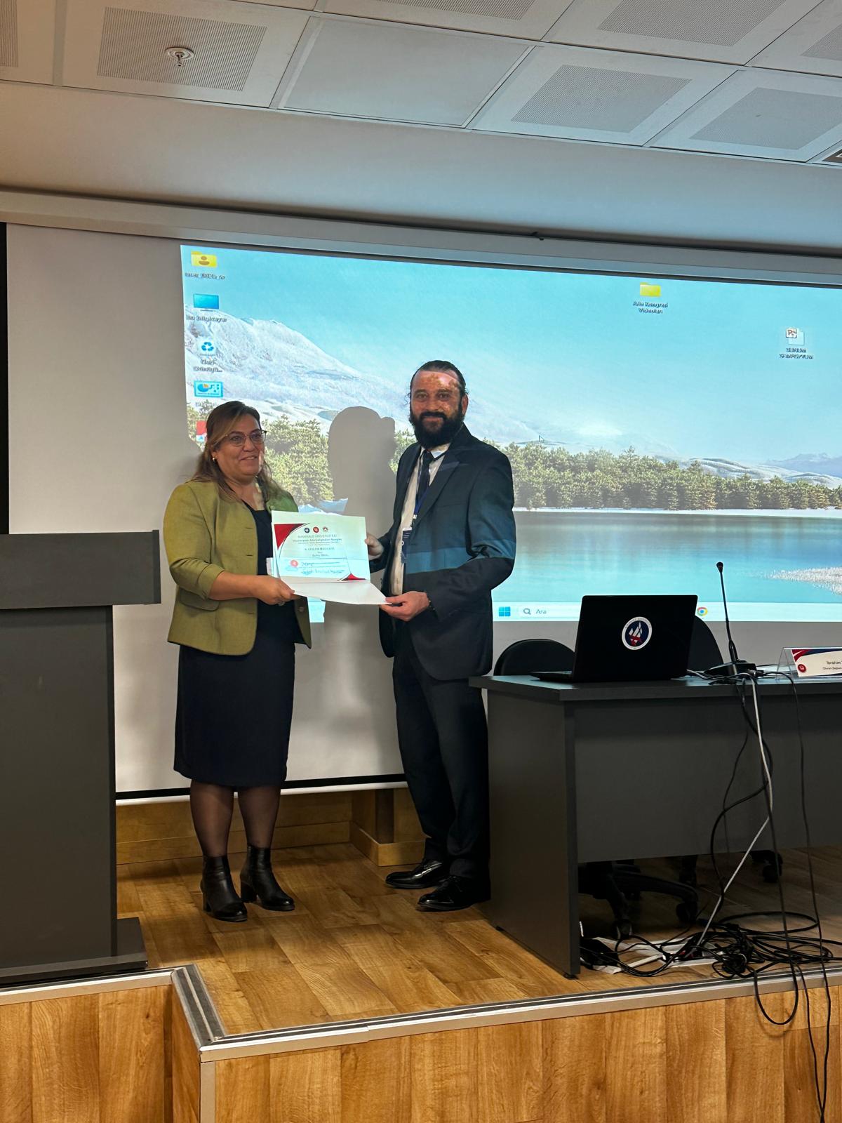 Fakültemiz Öğretim Üyelerinden Dr. Öğr. Üyesi İbrahim TÜRK, Üniversitemiz Tarafından Düzenlenen Uluslararası Aile Çalışmaları Kongresinde Bildiri Sunmuştur