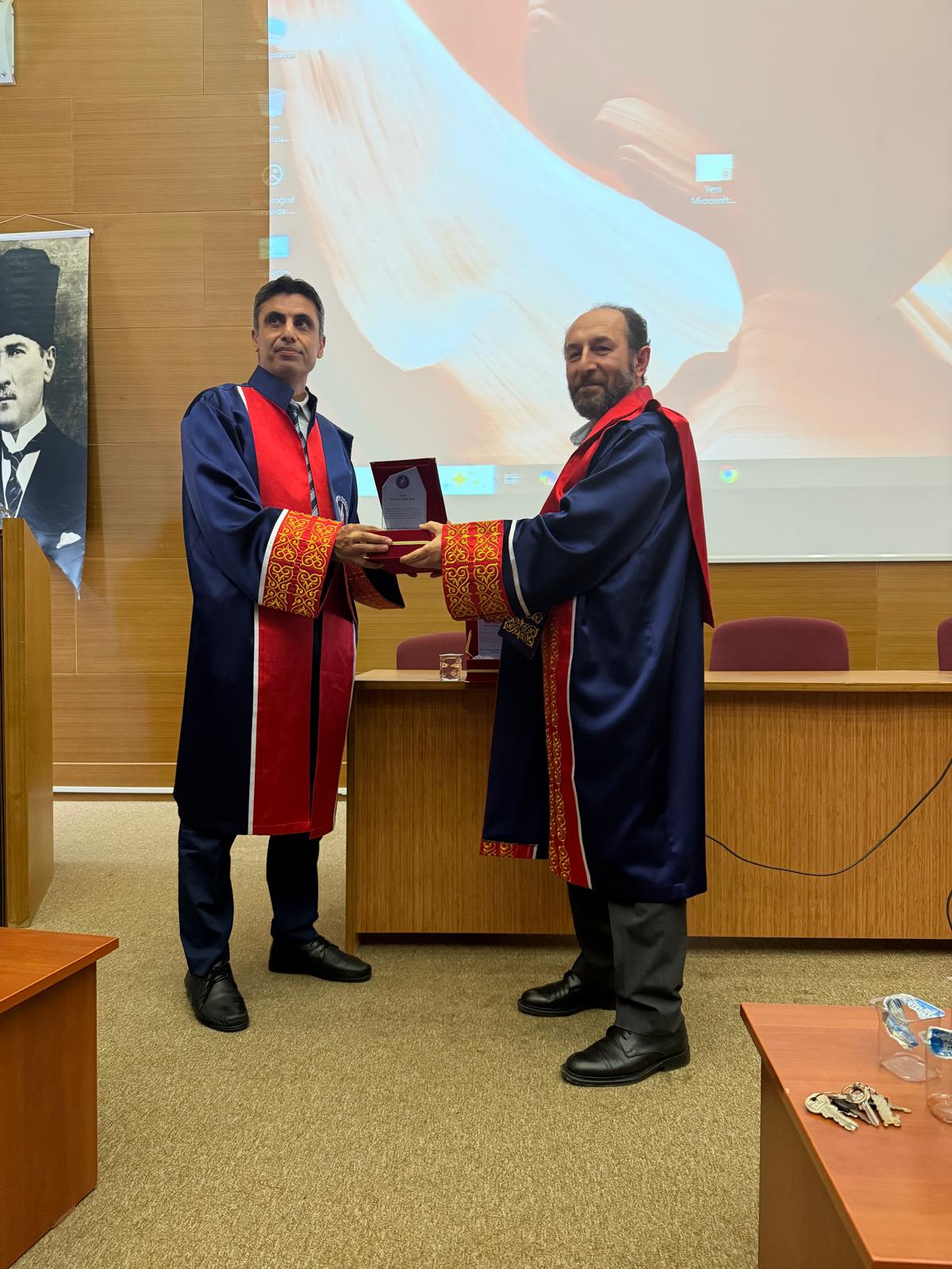 Fakültemizde Akademik Unvan Alan Öğretim Üyelerine Plaket Takdimi Gerçekleştirildi