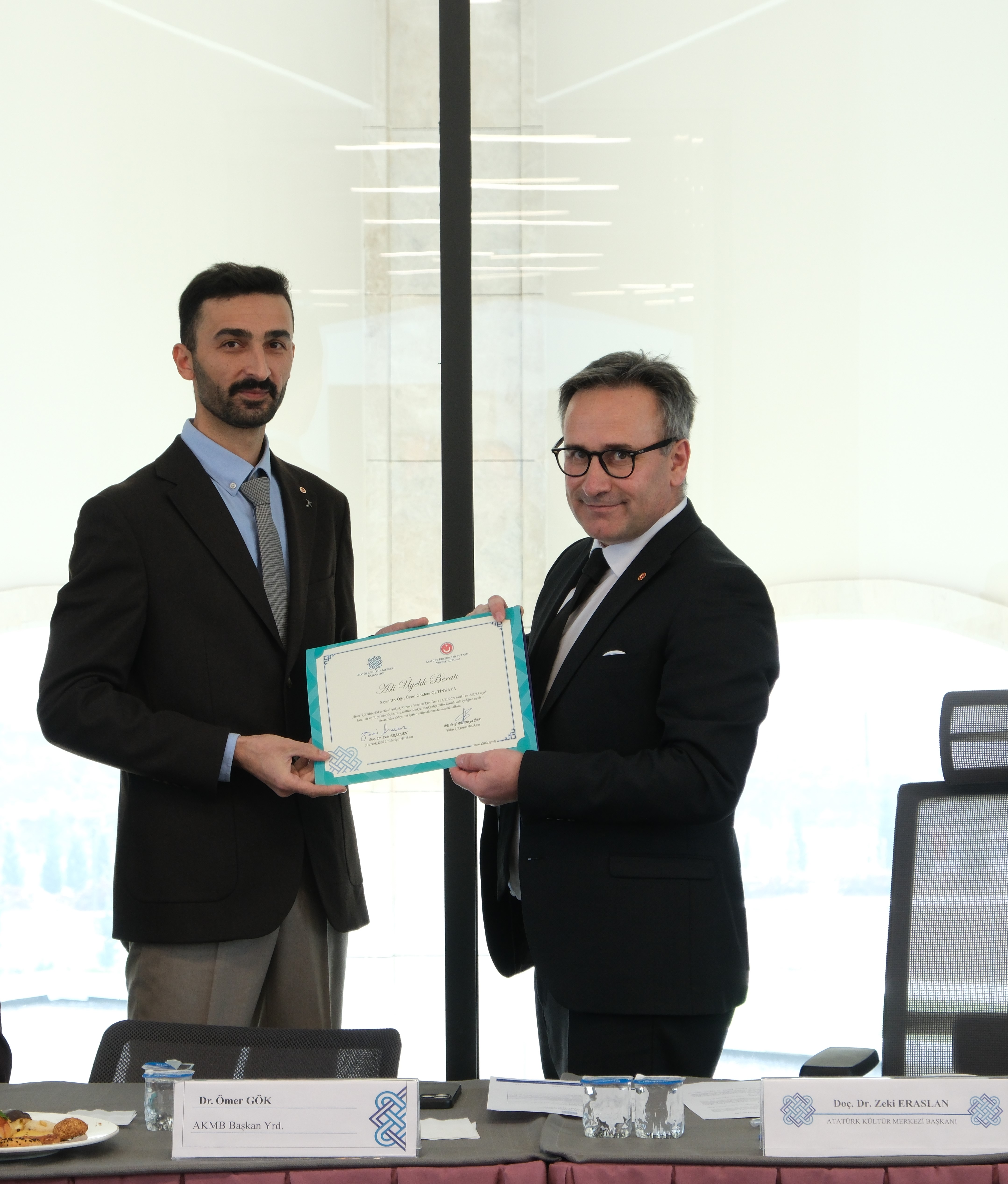 İnsan ve Toplum Bilimleri Fakültemiz, Farsça Mütercim ve Tercümanlık Anabilim Dalı Öğretim Üyesi Dr. Öğr. Üyesi Gökhan Çetinkaya Atatürk Kültür, Dil ve Tarih Yüksek Kurumu, Atatürk Kültür Merkezi Başkanlığı Bilim Kurulu Asli Üyesi Seçilmiştir.