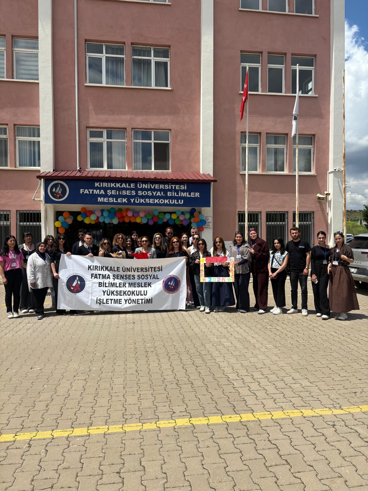 İşletme Yönetimi Programı 2. Sınıf Öğrencilerimizin Toplumsal Duyarlılık Proje ve Satış Teknikleri Uygulama Dersi Şenliği Büyük İlgi Gördü