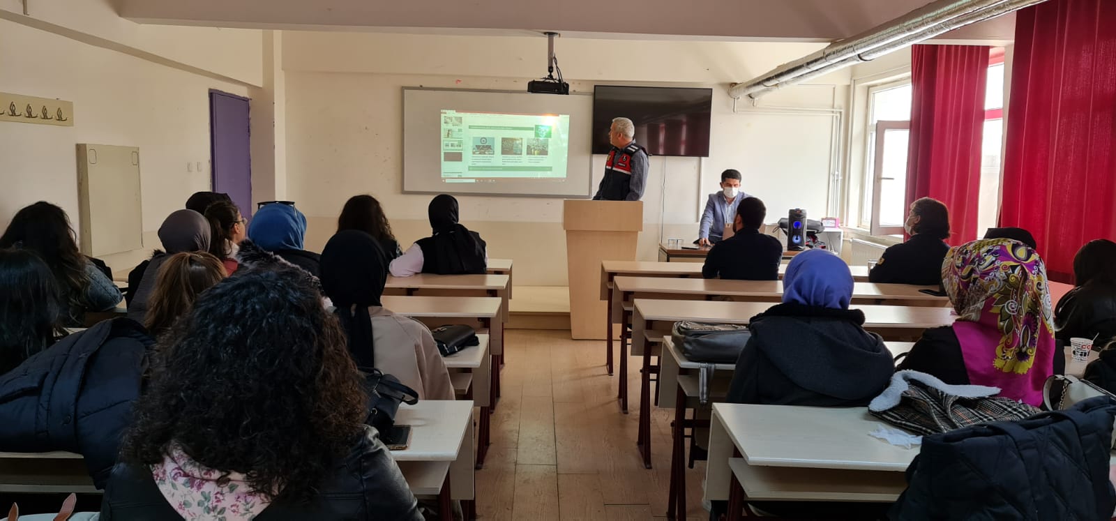 "En İyi Narkotik Polisi Anne" Projesi Kapsamında Seminer Verildi