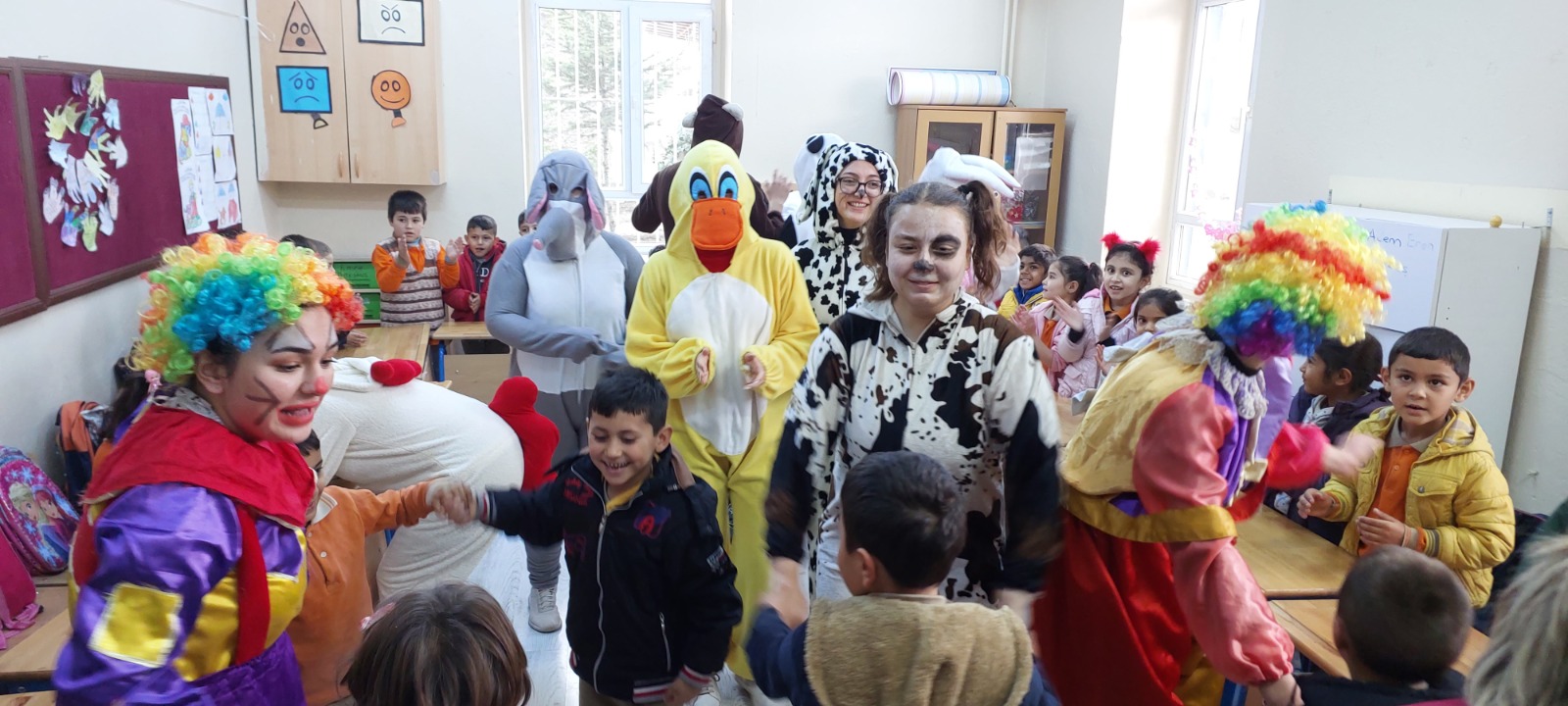 Keskin Meslek Yüksekokulu Gezici Animasyon Ekibi Tarafından Çocuklar Gülsün Hayat Gülsün Projesinin İlk Ayağı Gerçekleştirildi