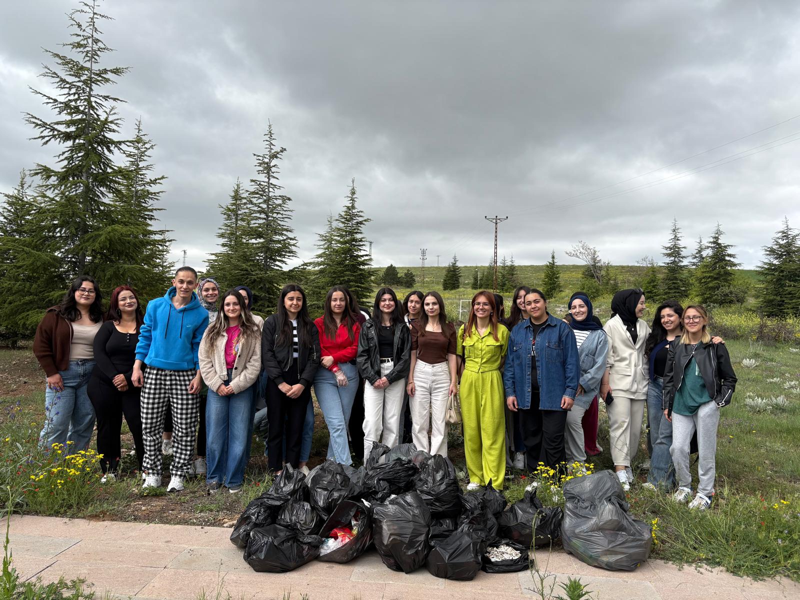 Çocuk Gelişimi Programı Öğrencilerinden Temiz Kampüs Etkinliği