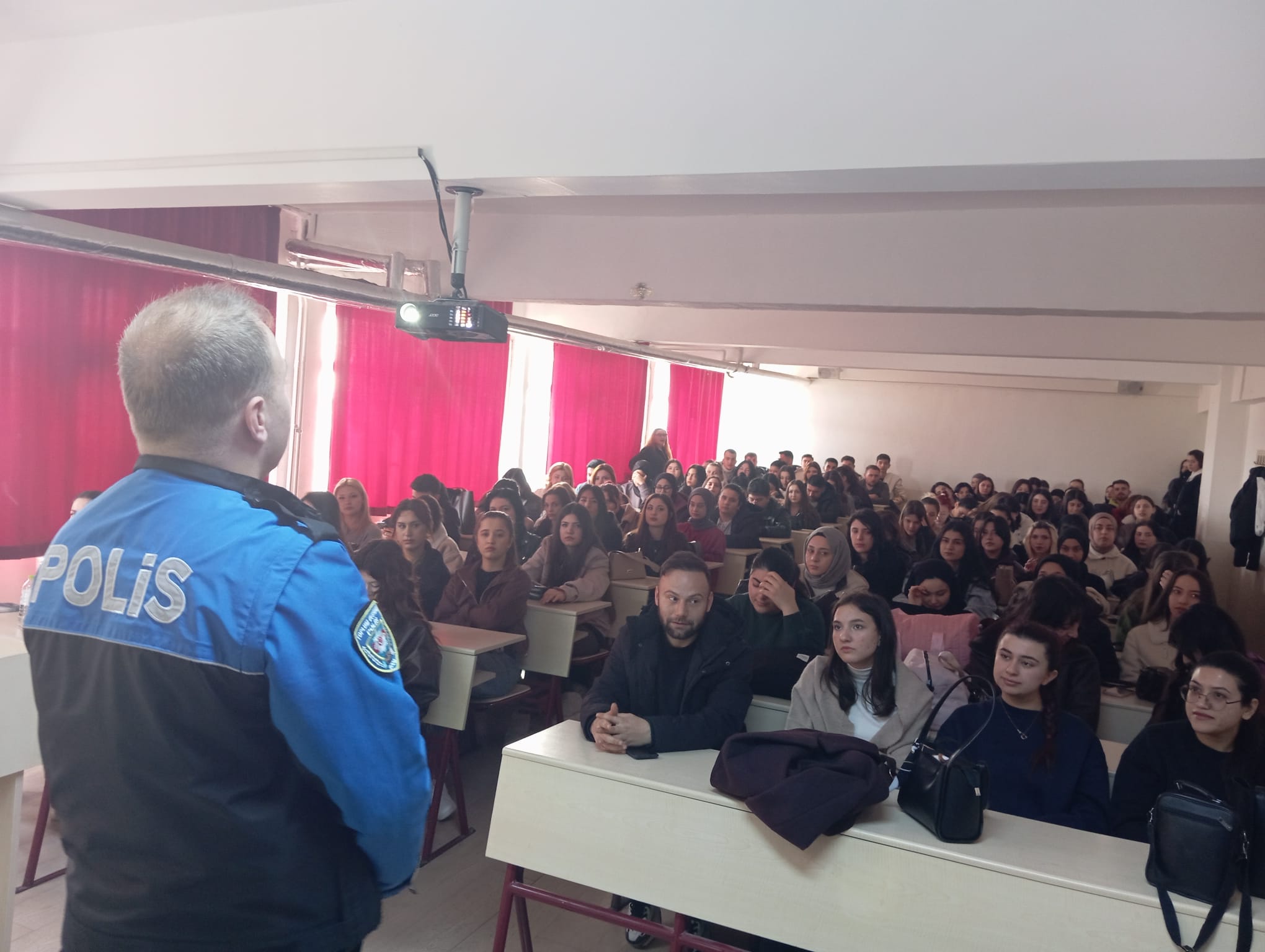 Keskin Meslek Yüksekokulunda Öğrencilere Yönelik Dolandırıcılık Yöntemlerine Karşı Bilgilendirme Eğitimi Gerçekleştirildi