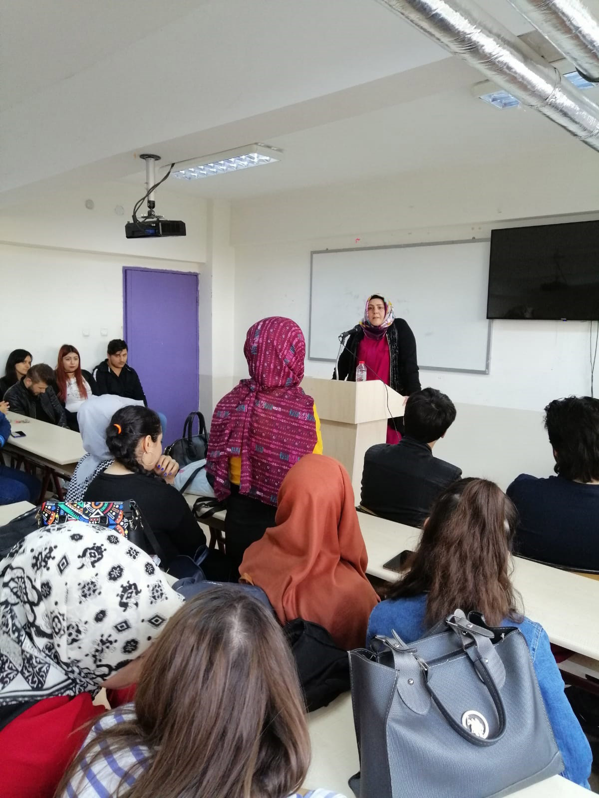 ‘Kişisel Gelişim Ve Farkındalık Egitimine Yönelik Seminer Verildi