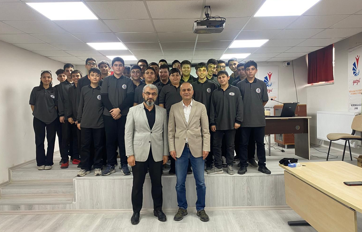 Prof. Dr. Ümit Sami Sakallı, Liseli Gençlere “Savunma Teknolojilerinin Yönü” Konulu Seminer Verdi