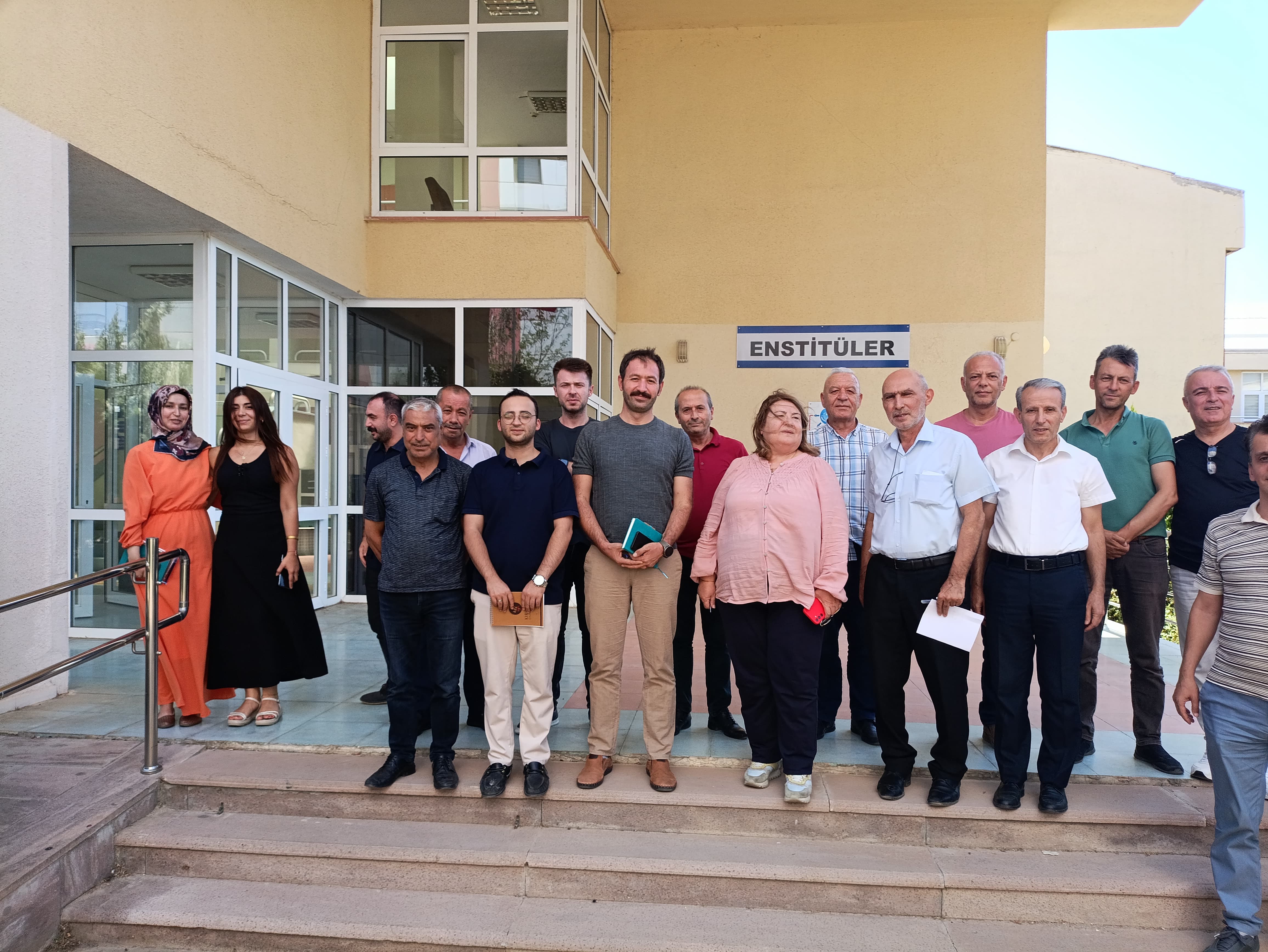 Üniversitemiz Enstitü Müdürlükleri ile yapılan Birim İstişare Toplantısı