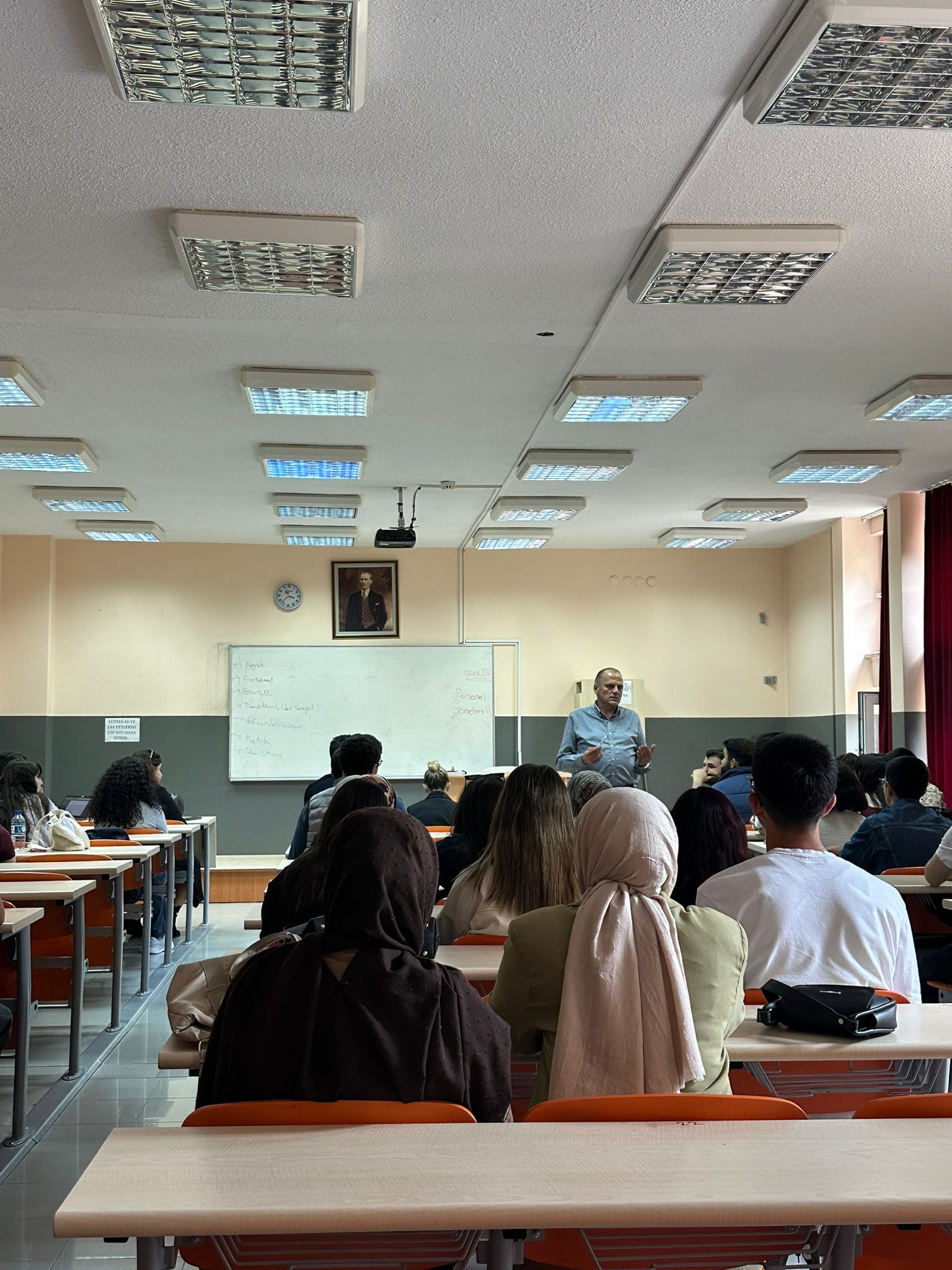 Siyaset Bilimi ve Kamu Yönetimi Bölümü’nde Bölüm Başkanı-Öğrenci Buluşması Gerçekleştirildi