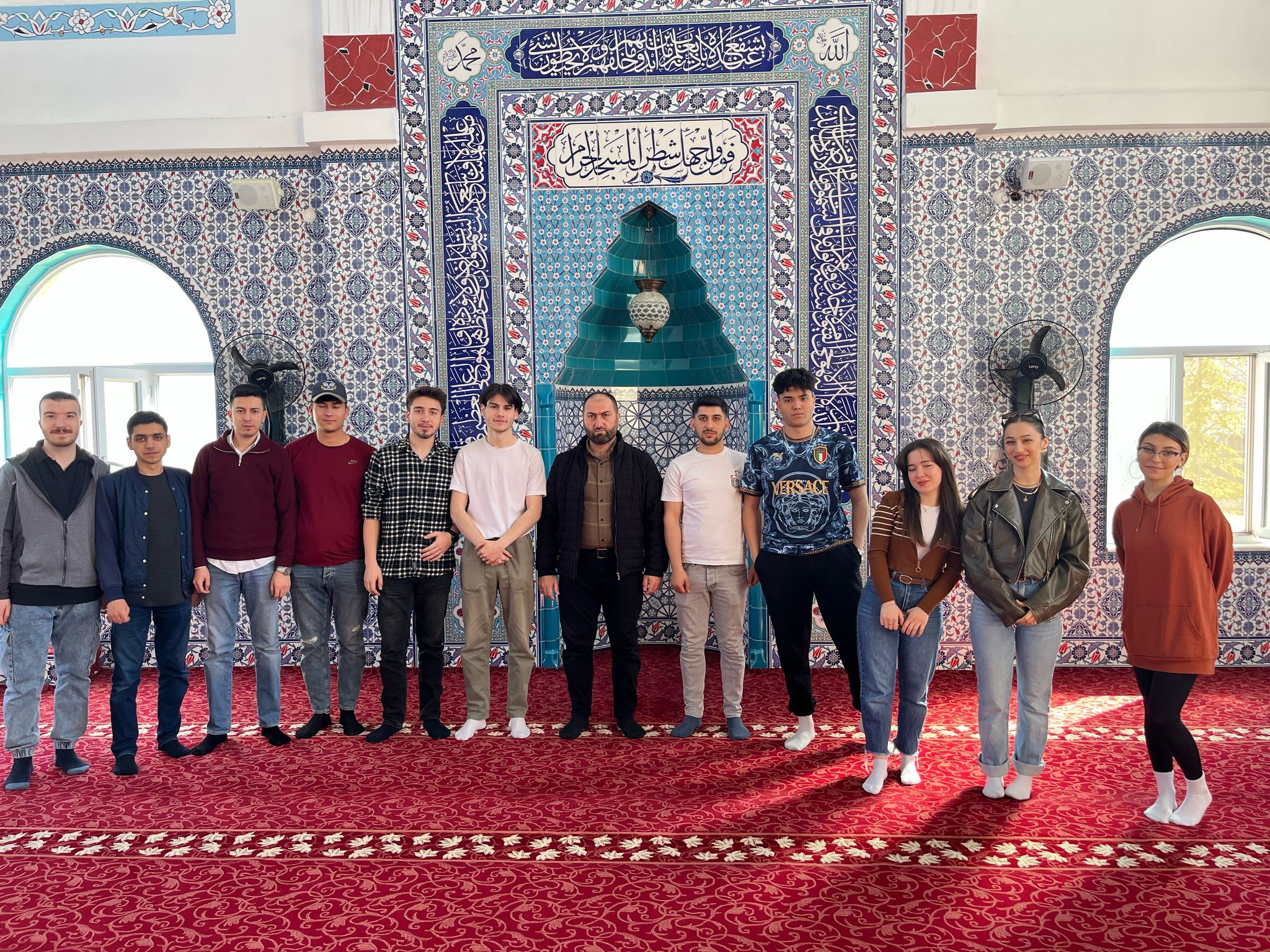 Emlak Programı Öğrencilerimizden Cami Temizliği
