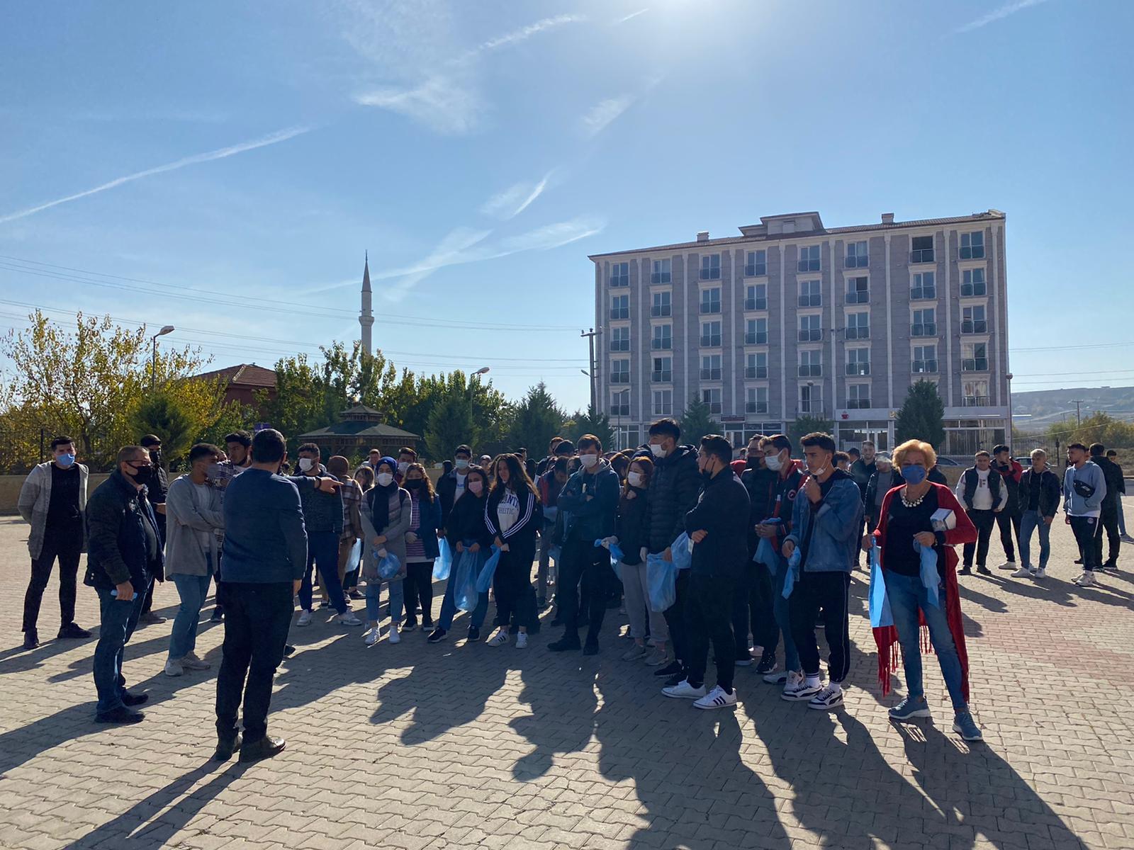 Meslek Yüksekokulumuzca "Temiz Çevre, Temiz Okul, Temiz Sınıf" Projemiz Kapsamında Çevre Bilinci Etkinliği Yapıldı