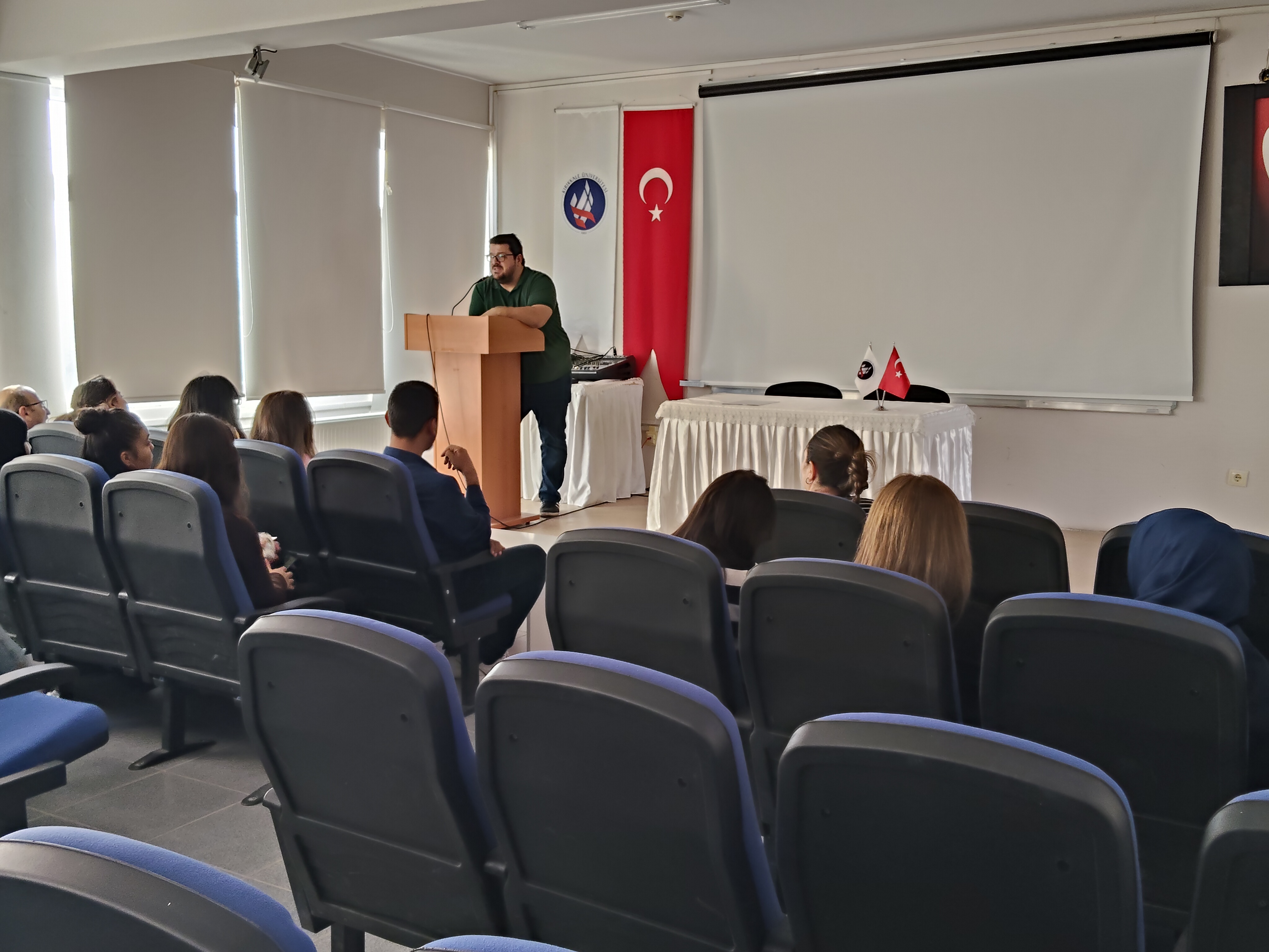 Meslek Y&#252;ksekokulumuzda Mezun Buluşması ve Akran Değerlendirmesi Toplantısı Yapıldı