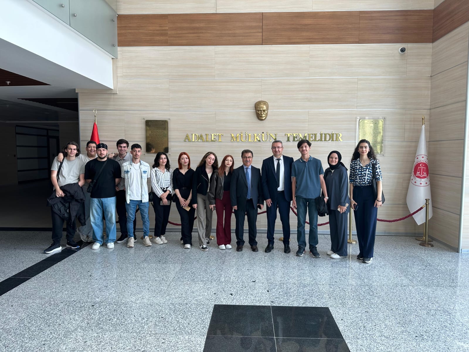 Mahkeme Büro Hizmetleri Öğrencilerimiz Kırıkkale Adalet Sarayını Ziyaret Etti