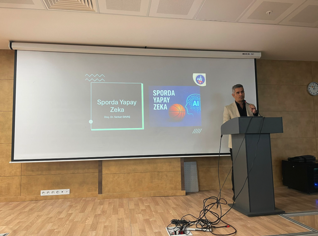 Yapay Zeka Spor Sahalarına İndi: Üniversitemizde Sporun Geleceği Konuşuldu