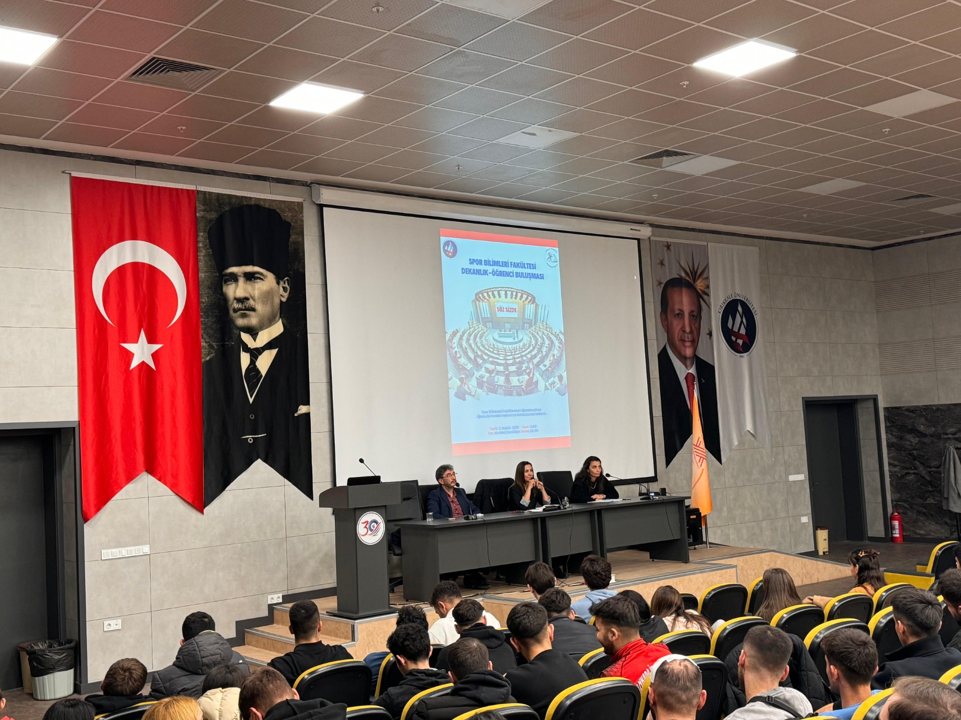 Spor Bilimleri Fakültesi Dekanlık-Öğrenci Buluşması Yoğun Katılımla Geçti