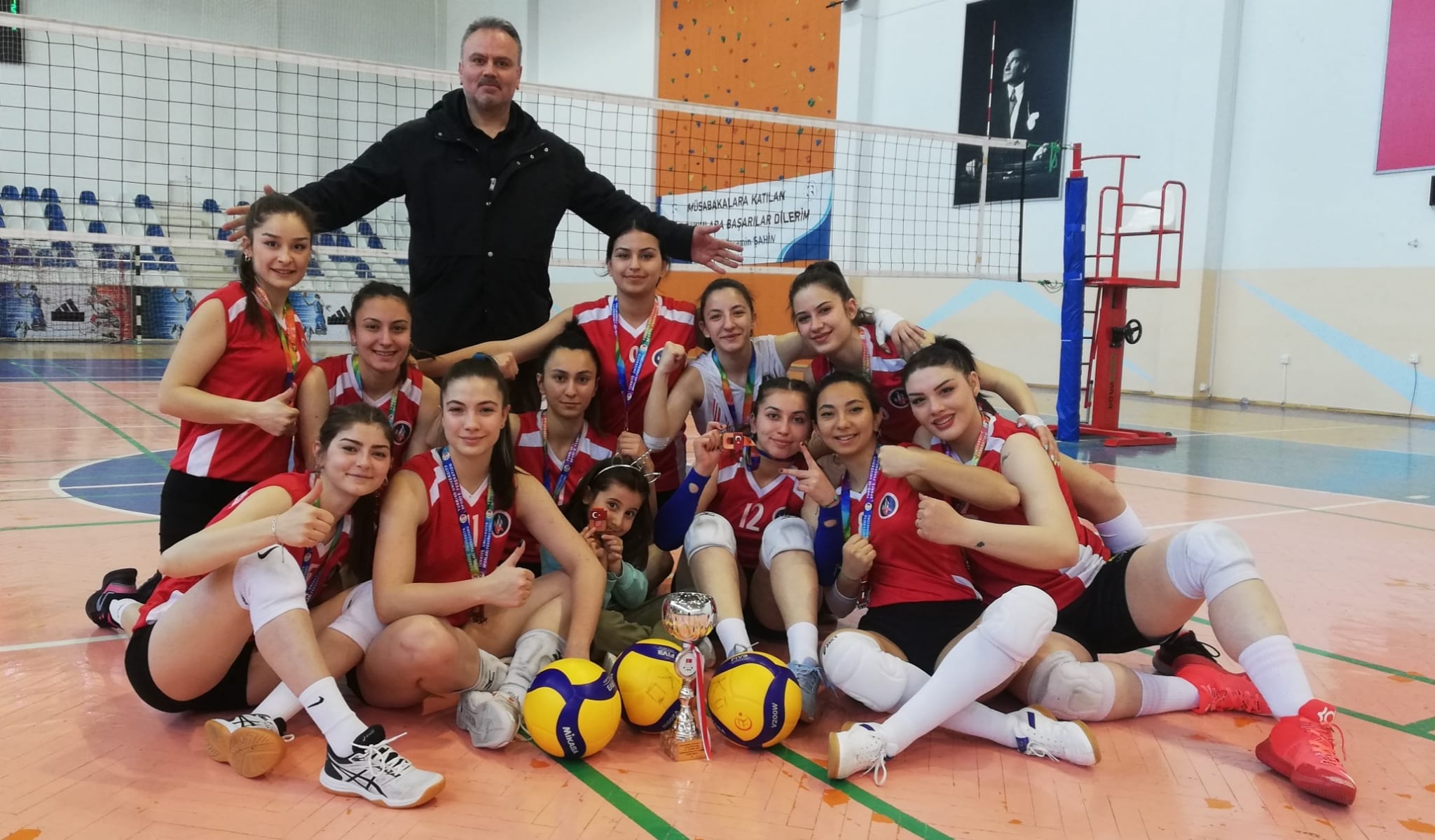 Kadın Voleybol Takımımız Türkiye Üniversitelerarası 1. Lig Kadınlar Voleybol Turnuvasında 3. Oldu