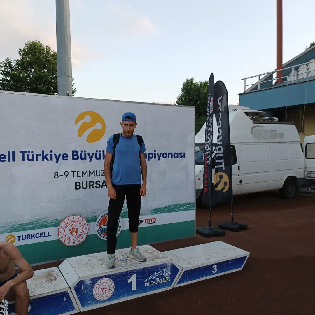 Antrenörlük Eğitimi Bölümü Öğrencimiz Burak Duymaz'dan Büyük Başarı