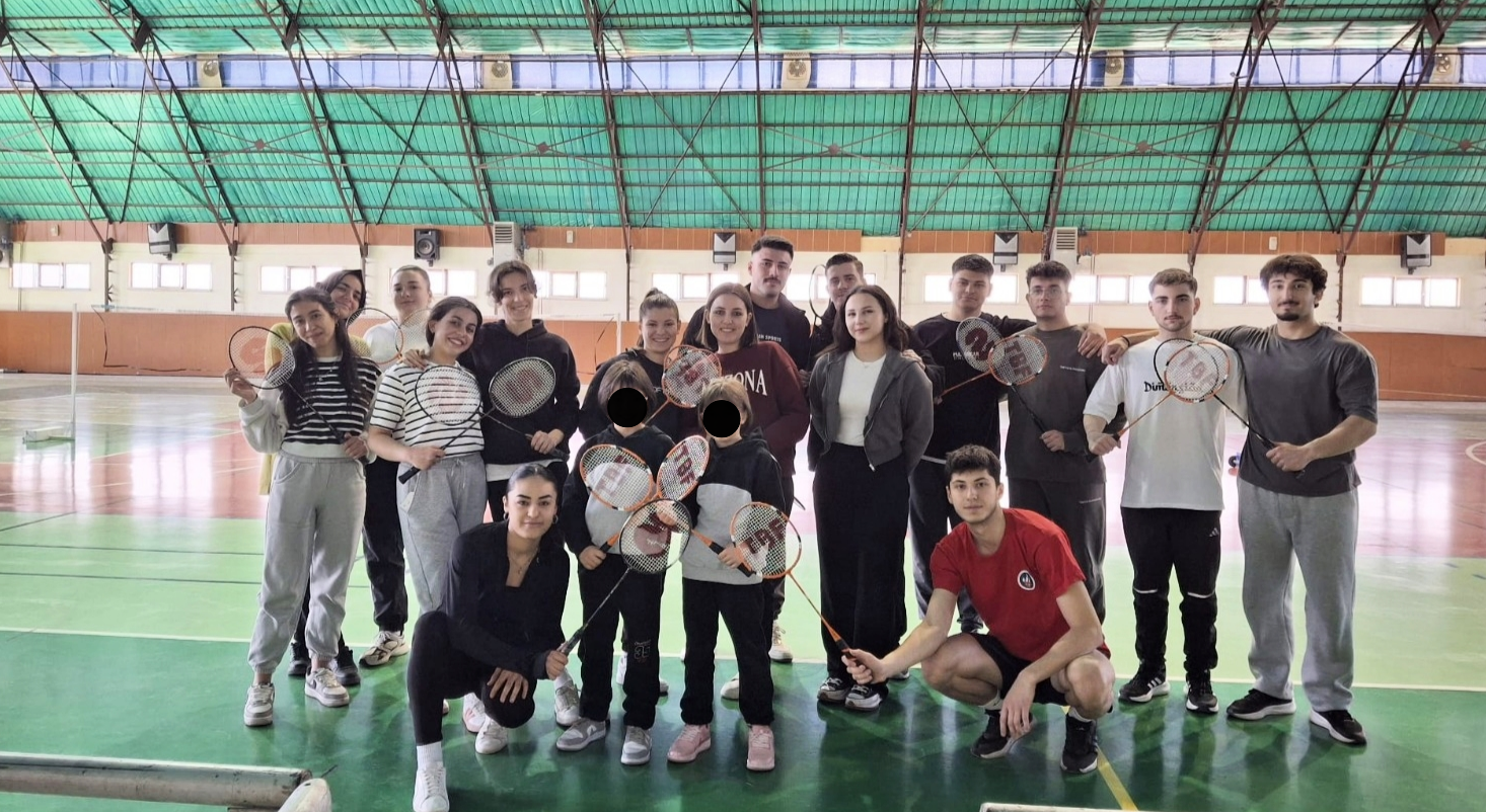 Üniversite Öğrencileri ile Minikler Badmintonla Buluştu