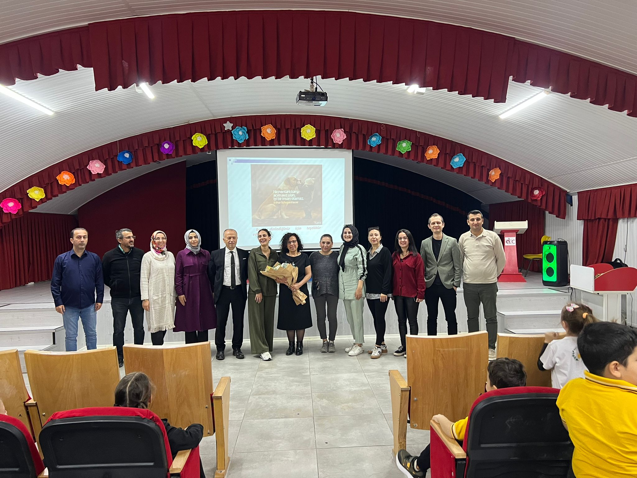 Fakültemiz Parazitoloji Anabilim Dalı Öğretim Üyesi Prof. Dr. Meral AYDENİZÖZ, Özel Güleç ABC Okulları ilköğretim öğrencilerine, 4 Ekim Dünya Hayvanları Koruma Günü etkinlikleri çerçevesinde farkındalık eğitimi vermiştir.