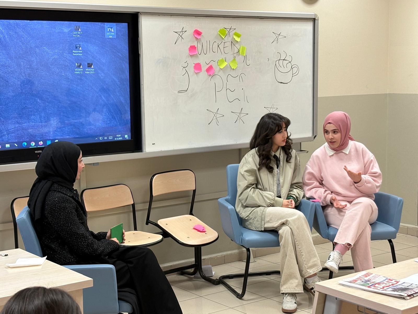 İngilizce Hazırlık Sınıflarında "Role-Playing" Etkinlikleri ile Dil Pratiği