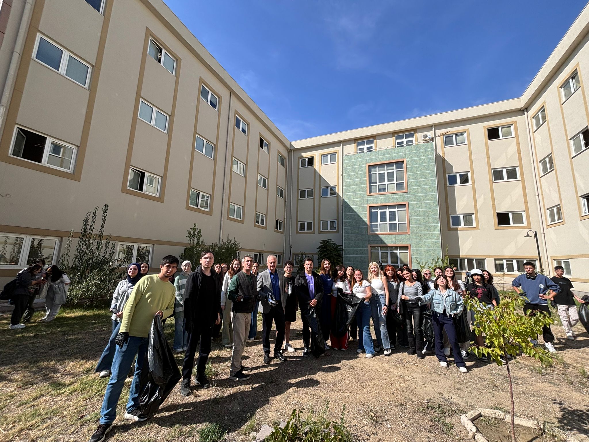 Yüksekokulumuz Çevre Gönüllüleri Sıfır Atık için el ele verdiler